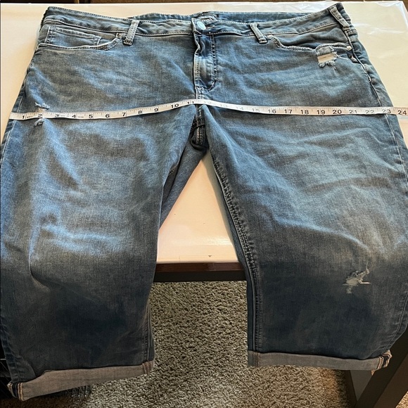 Silver Jeans Elyse Capri Mid Rise Curvy NWT Size 22 - Picture 5 of 16